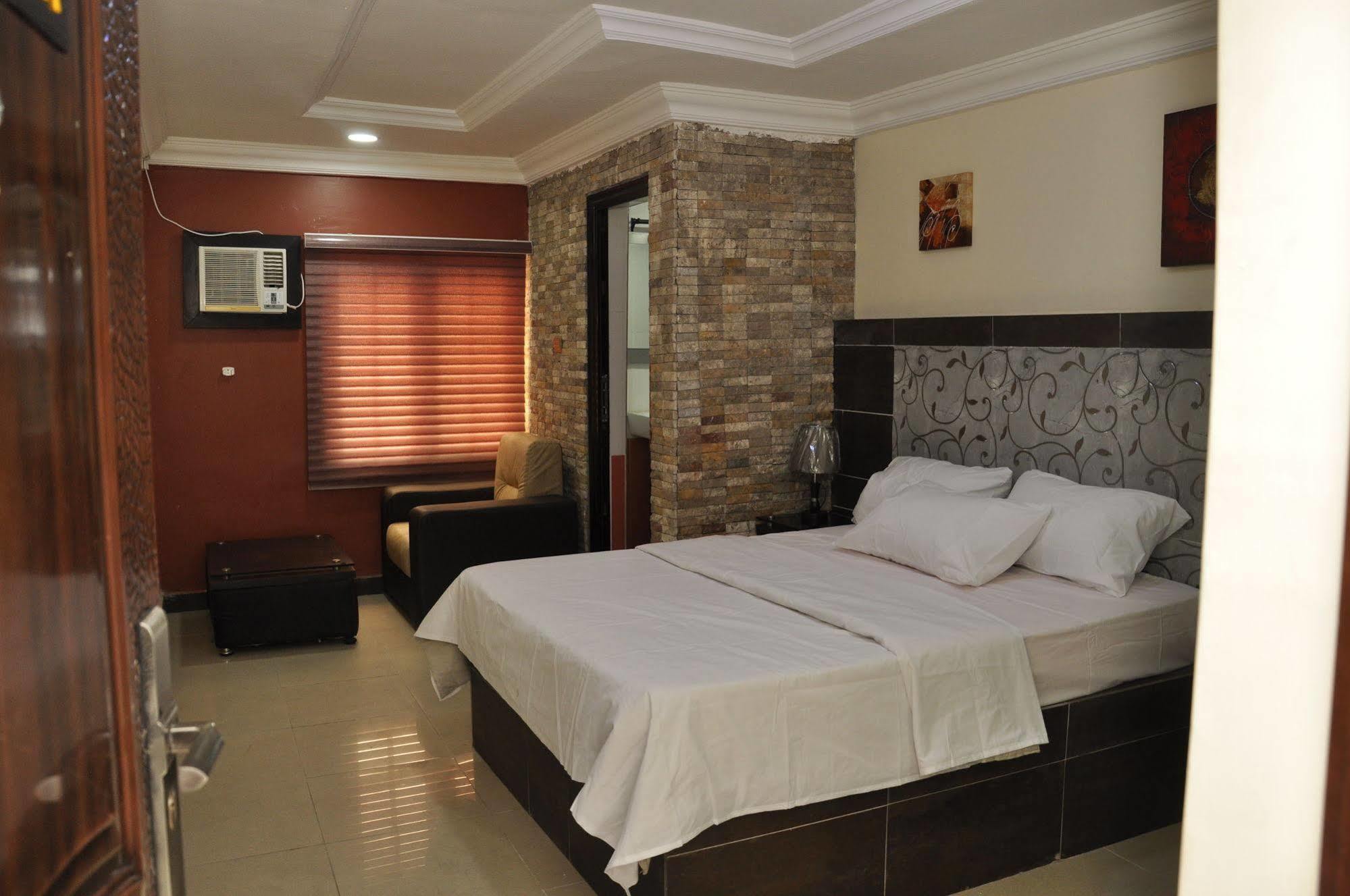 Inglesias Hotel & Suites Lagos Buitenkant foto