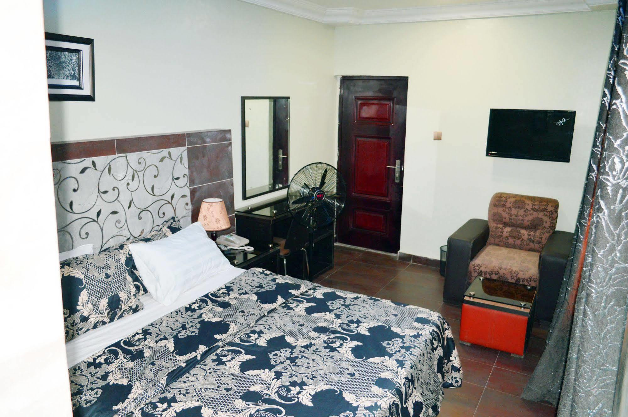 Inglesias Hotel & Suites Lagos Buitenkant foto